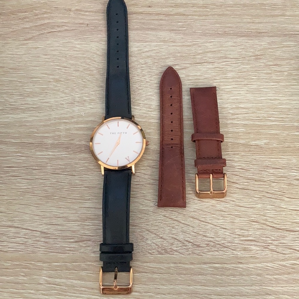 The Fifth watch with 2 straps included